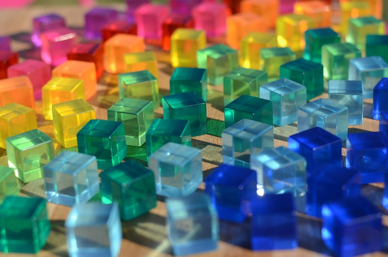 100 cubes translucides colorés Bauspiel