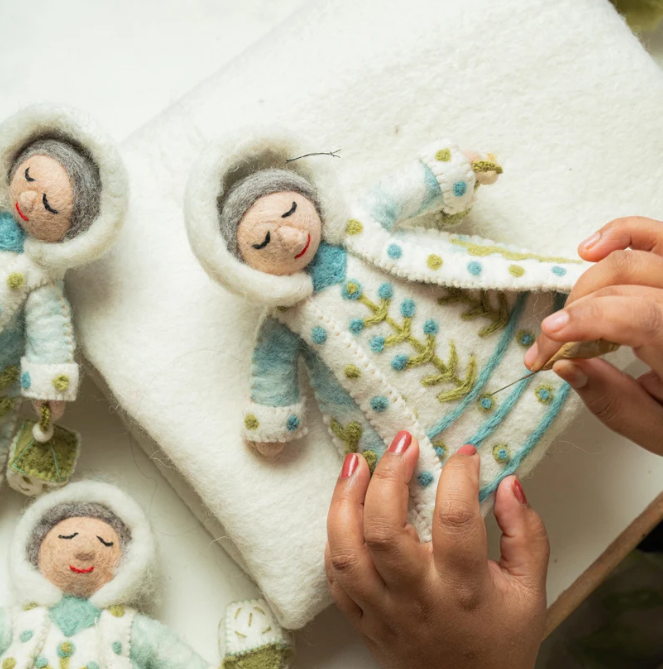 Reine d'hiver décoration en feutrine de laine - Sjaal met Verhaal