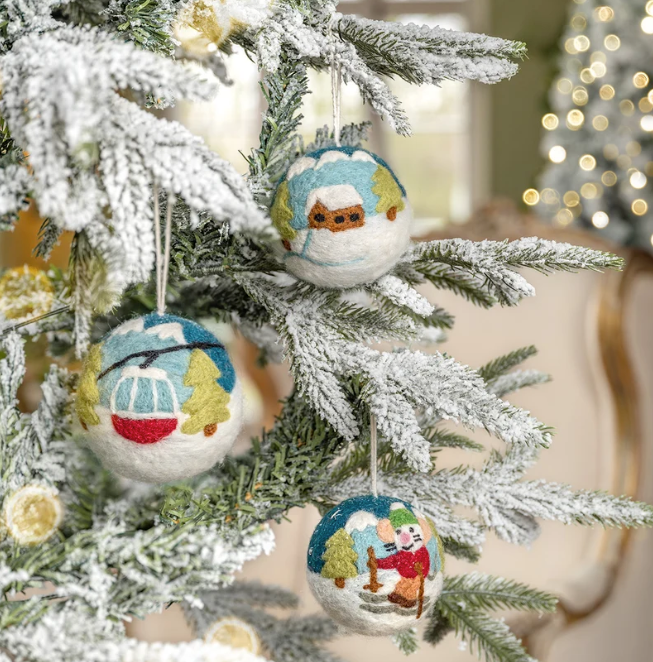 Boule de Noël en feutrine de laine Souris sur Skis- Sjaal met Verhaal
