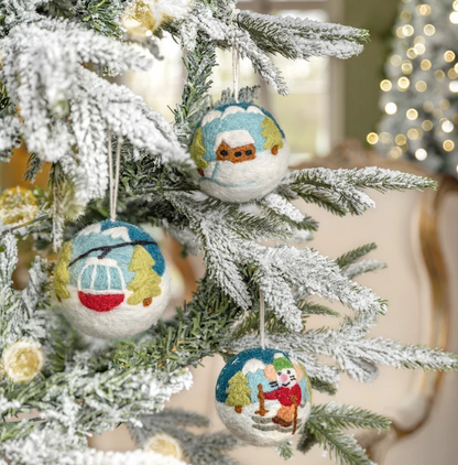 Boule de Noël en feutrine de laine Souris sur Skis- Sjaal met Verhaal