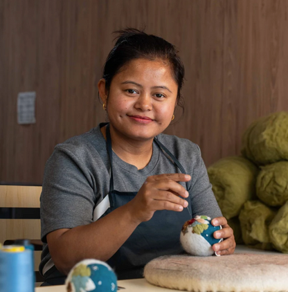 Boule de Noël en feutrine de laine Souris sur Skis- Sjaal met Verhaal