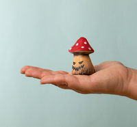 BumbuToys Figurine en bois pour couronne de célébration Champignon Enchanté