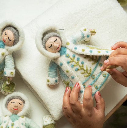 Reine d'hiver décoration en feutrine de laine - Sjaal met Verhaal