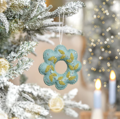 Suspension de Noël en feutrine de laine Winterwonderland Couronne Bleu glace