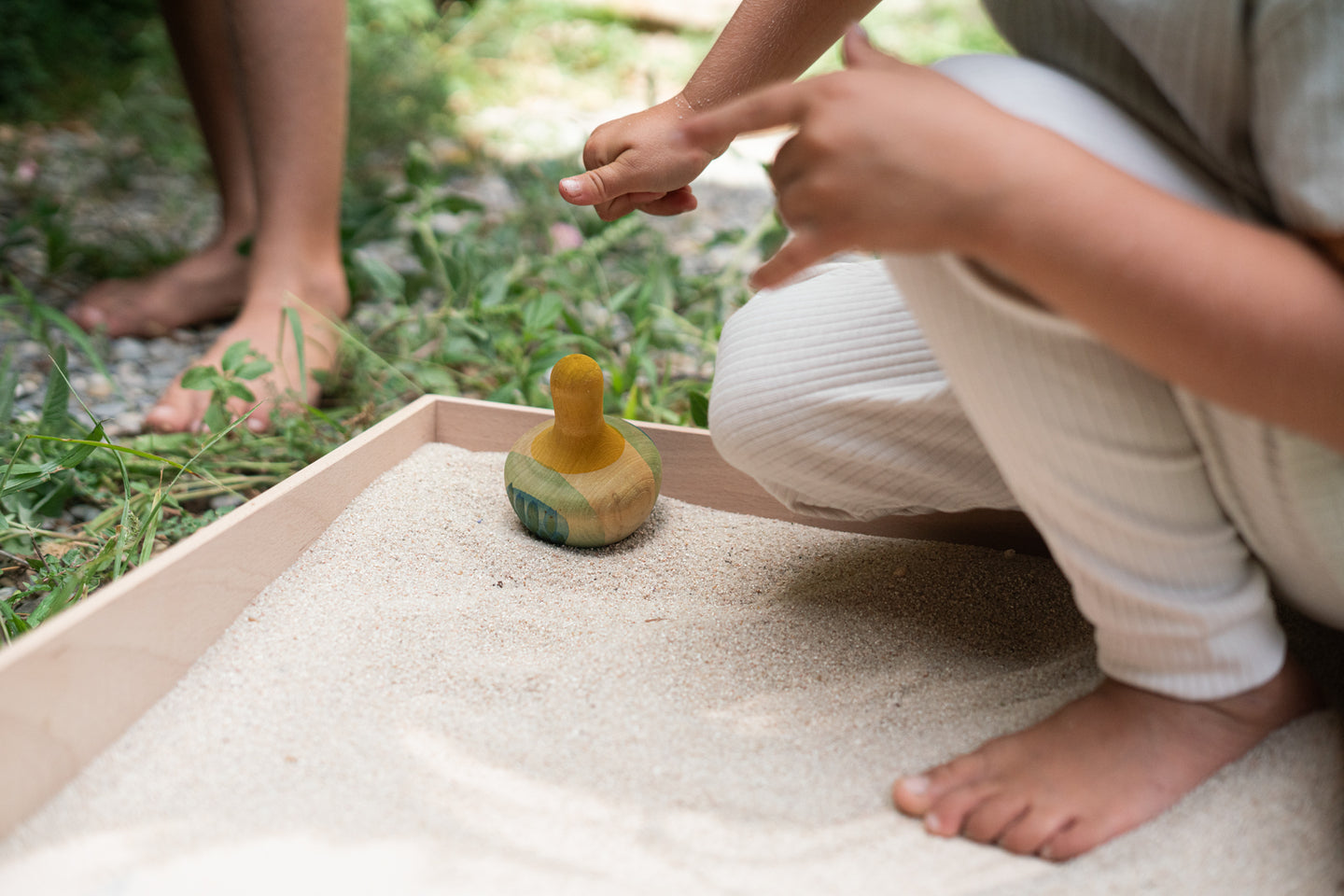 Flowing yellow bird Culbutos en bois Grapat