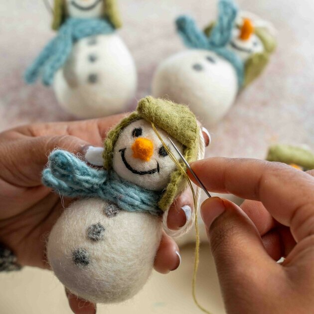 Suspension de Noël en feutrine de laine Bonhomme de neige Bleu glace