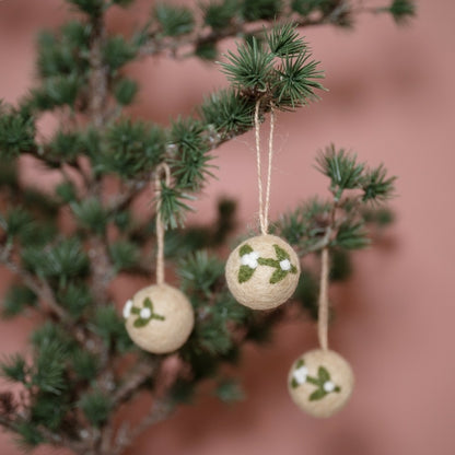 Boule de Noël en feutrine de laine Beige Gui - Small