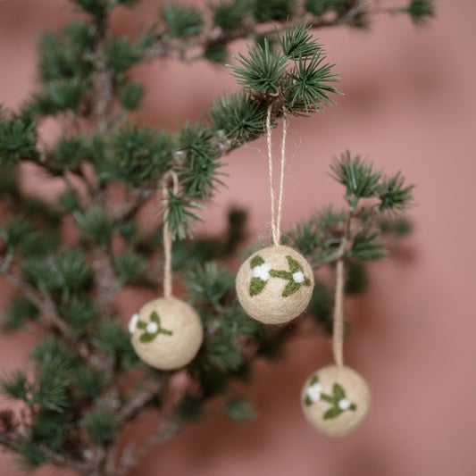 Boule de Noël en feutrine de laine Beige Gui - Small