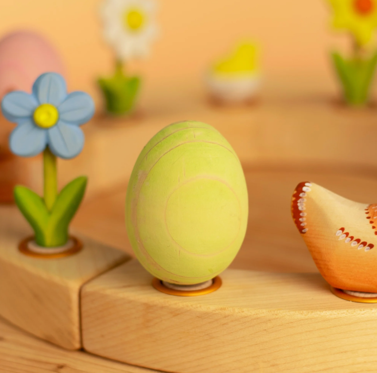 BumbuToys Figurine en bois pour couronne de célébration - Oeuf Vert