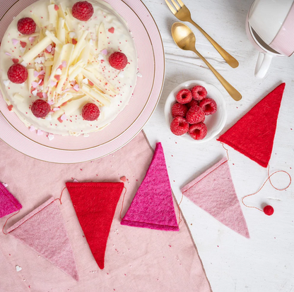 Guirlande de décoration en feutrine de laine Rose Love!