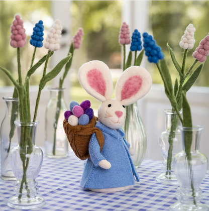 Sjaal met Verhaal Décoration Lapin de Pâques avec panier Bleu en feutrine de laine