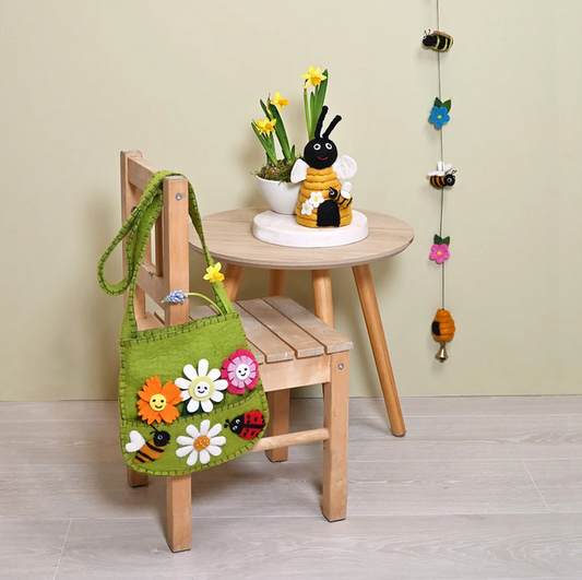 Sjaal met Verhaal Sac en feutrine de laine avec marionnettes à doigts – Fleurs et Insectes