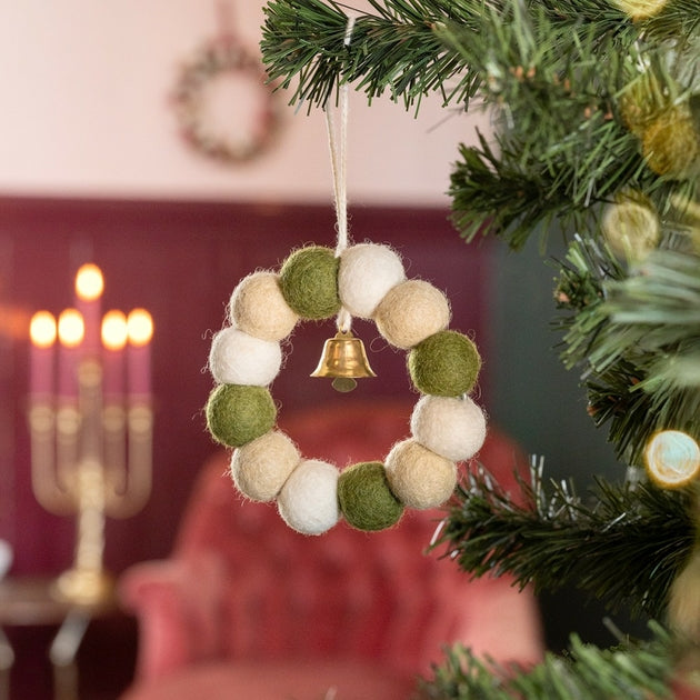 Suspension de Noël en feutrine de laine Couronne avec clochette