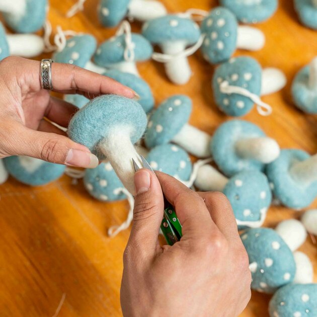Suspension de Noël en feutrine de laine Champignon Bleu glace