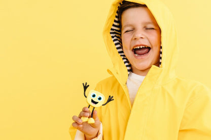 Glo Pals Personnage Alex Jaune + 2 cubes lumineux