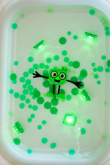 Glo Pals Personnage Pippa Vert + 2 cubes lumineux