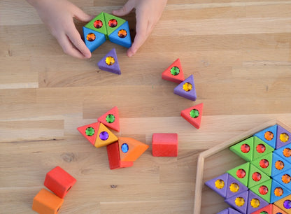 Triangles colorés en bois avec pierres brillantes - 54 pièces