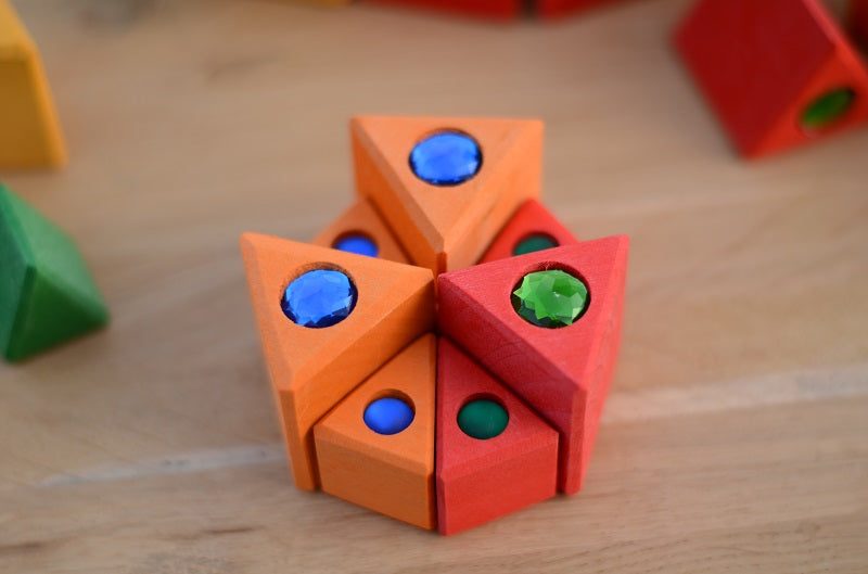 Triangles colorés en bois avec pierres brillantes - 54 pièces