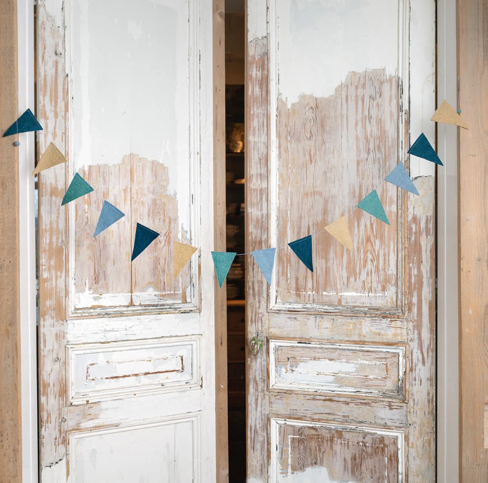 Guirlande de décoration en feutrine de laine Sable et Aqueblue
