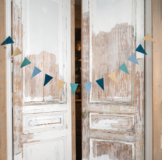 Guirlande de décoration en feutrine de laine Sable et Aqueblue