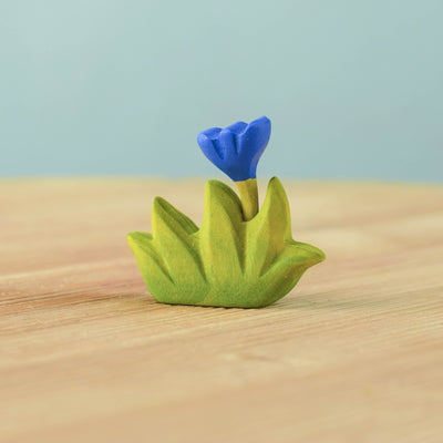 BumbuToys Petite Herbe à fleur bleue en bois
