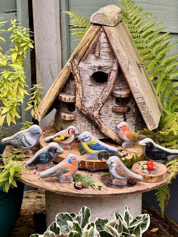 Oiseaux Pierres sensorielles Lot de 8 Yellow Door