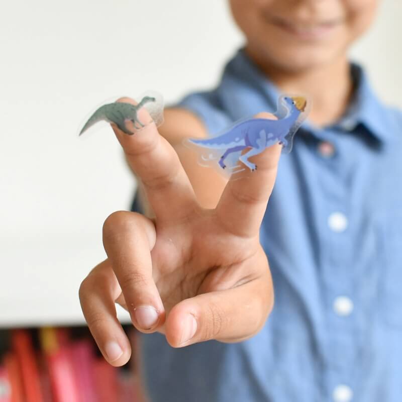 Poppik Mini poster Dinosaures + 26 autocollants repositionnables 3-8 ans