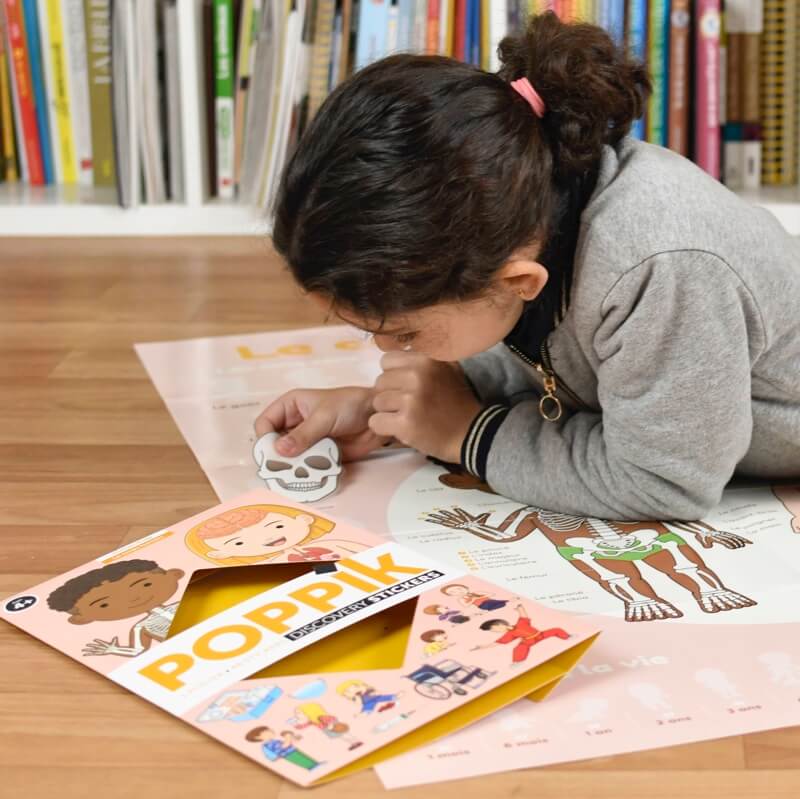 Poster géant + 49 stickers Le corps humain Poppik