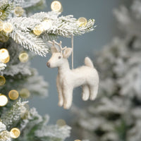 Suspension de Noël en feutrine de laine Renne d'hiver blanc