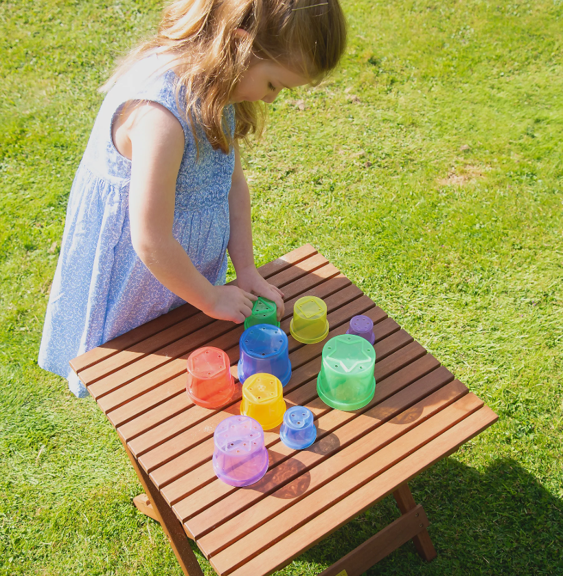 Tickit Gobelets à empiler pour le jeu sensoriel Eau et Sable - Lot de 9